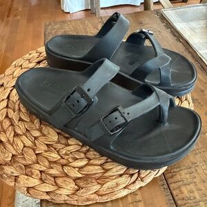 Women’s sketchers, Arch t support size 7 Black